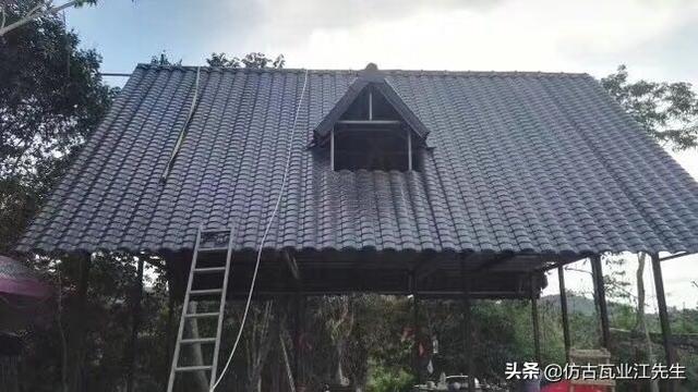 还在为旧房屋面翻新承重问题考虑吗?树脂小青瓦帮你解决承重