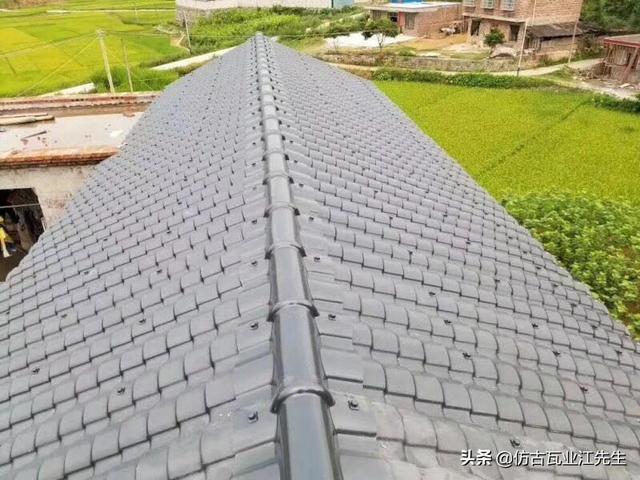 还在为旧房屋面翻新承重问题考虑吗?树脂小青瓦帮你解决承重