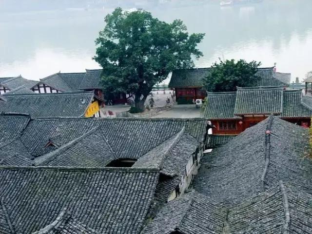 青瓦灰墙,高瓴飞檐,处处消磨时光