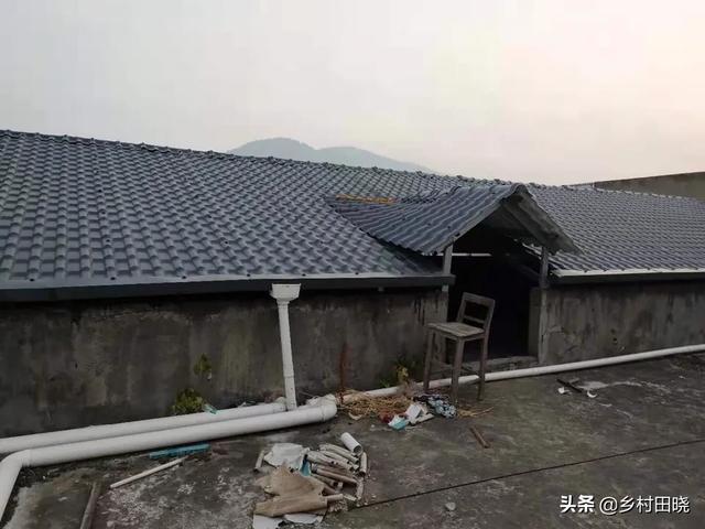 农村自建房坡屋顶，用琉璃瓦还是树脂瓦？看看内行人的经验分享