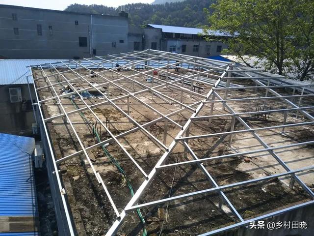 农村自建房坡屋顶，用琉璃瓦还是树脂瓦？看看内行人的经验分享