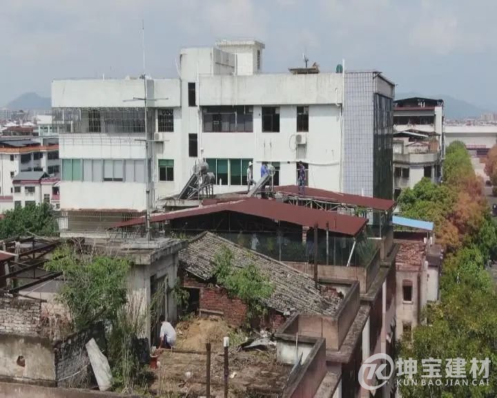 除隐患 提形象 梅州:干群合力齐参与 铁皮瓦整治在行动